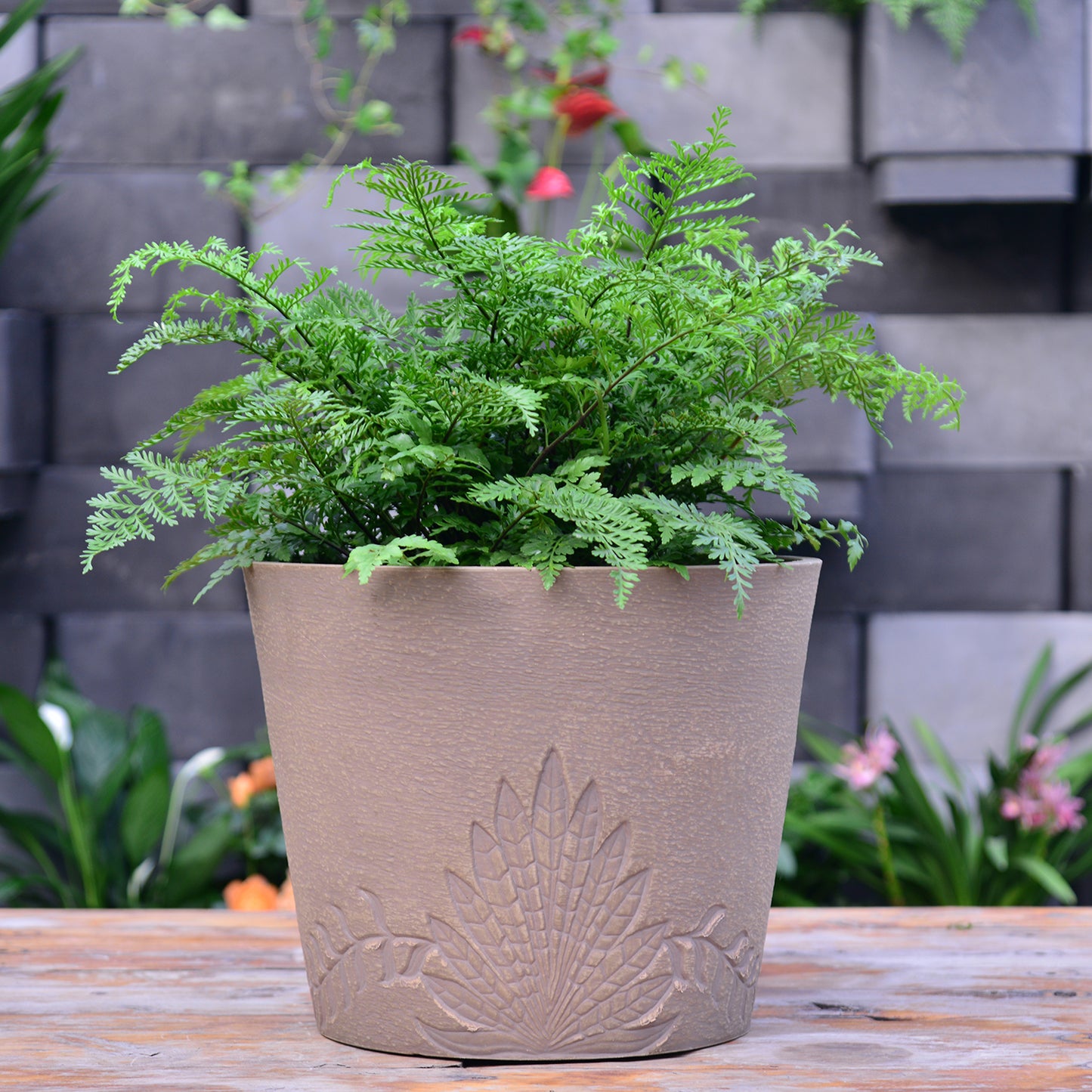GreenShip Palm and Vine 15 in. W x 12.2 in. H Indoor/Outdoor Resin Decorative Planter
