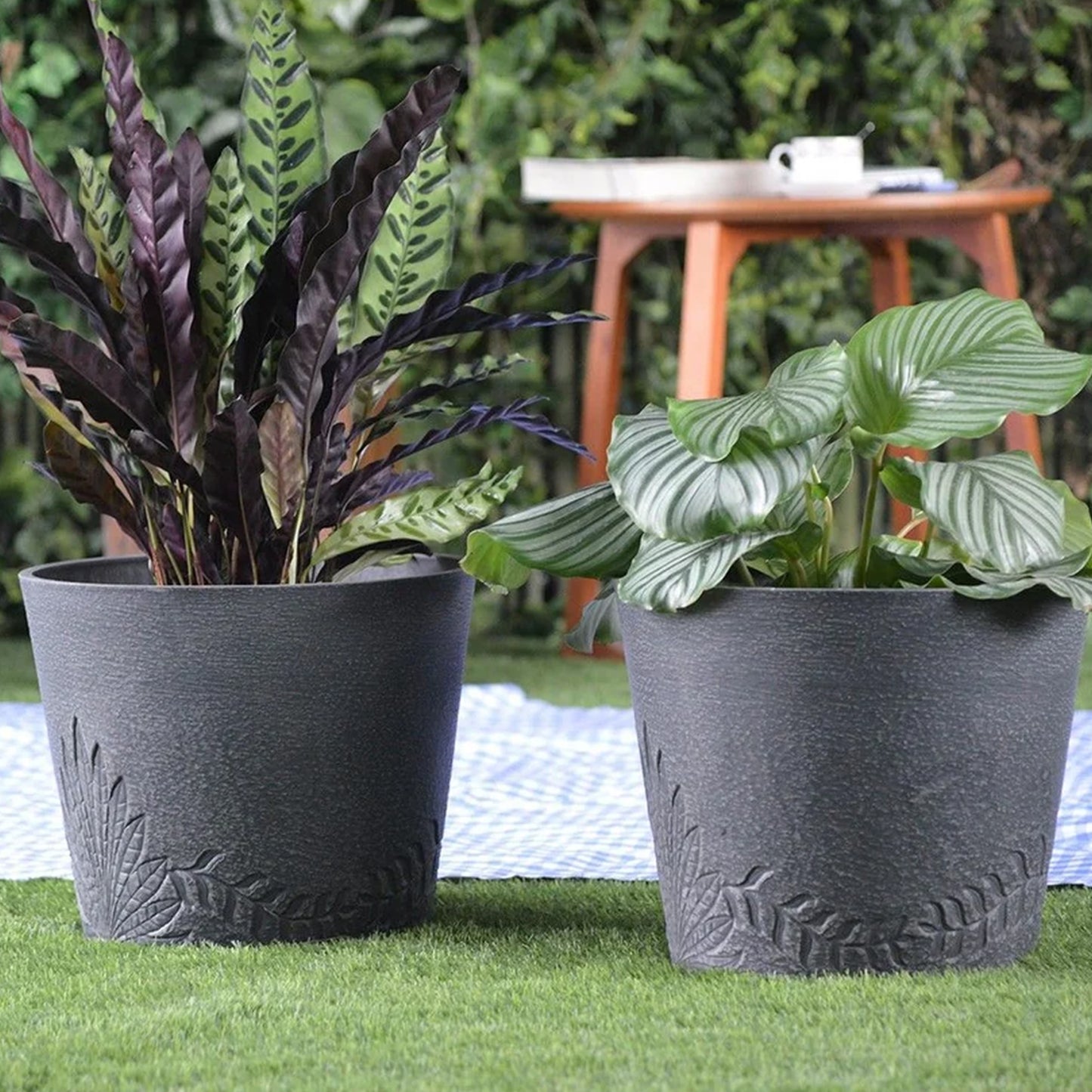 GreenShip Palm and Vine 15 in. W x 12.2 in. H Indoor/Outdoor Resin Decorative Planter