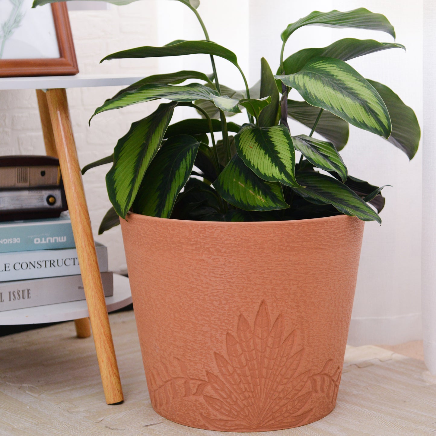 GreenShip Palm and Vine 15 in. W x 12.2 in. H Indoor/Outdoor Resin Decorative Planter